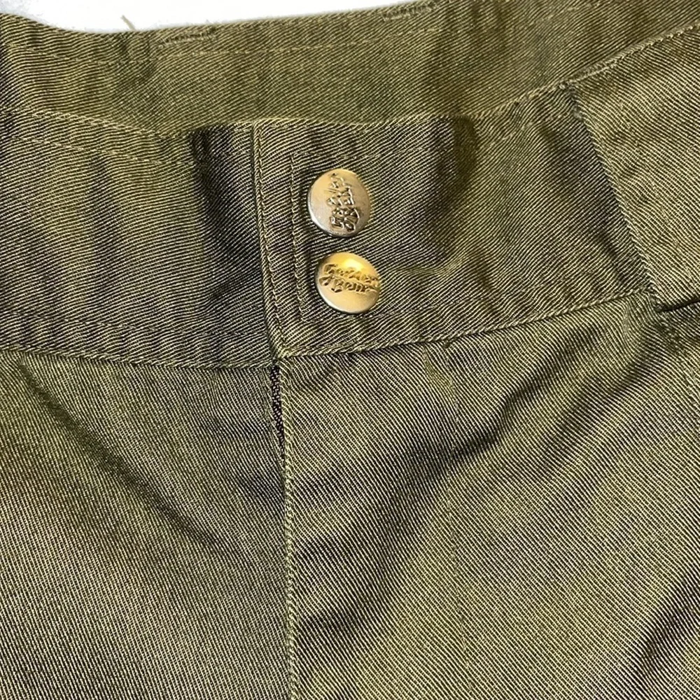 Golden Bear 1980’s Mens Cargo Shorts.  Size 38.  Excellent pre-owned condition.